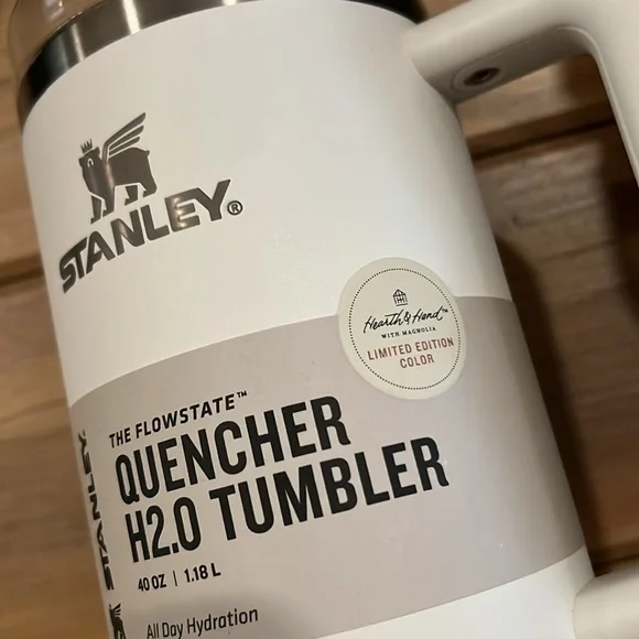 Stanley Stainless H2.O Flowstate Quencher Tumbler Sour Cream Hearth&Hand 40 oz